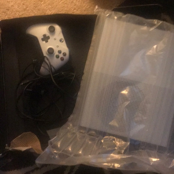 Xbox1s for sell im looking for 180 - Picture 1 of 1